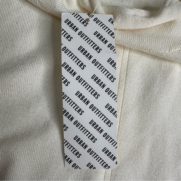 NWT Urban Outfitters Mock Neck Cropped Sweater. Size XL - Picture 7 of 9